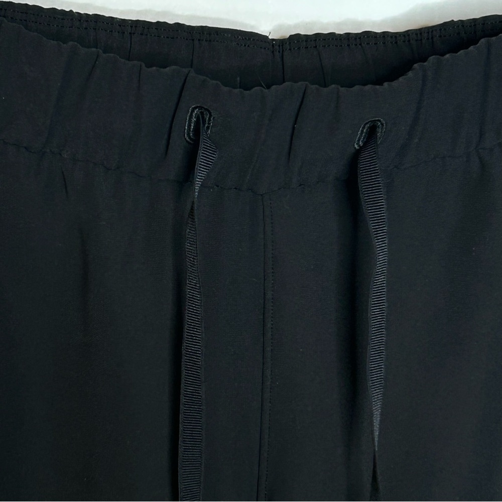 Lululemon On The Fly Crop *Woven 23" Black Size 6 - Picture 10 of 13